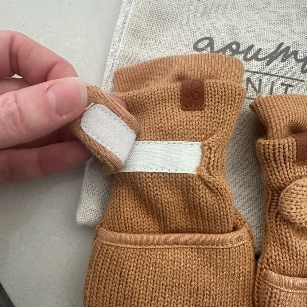 Goumi Kids Knit Mittens in Rust Tan